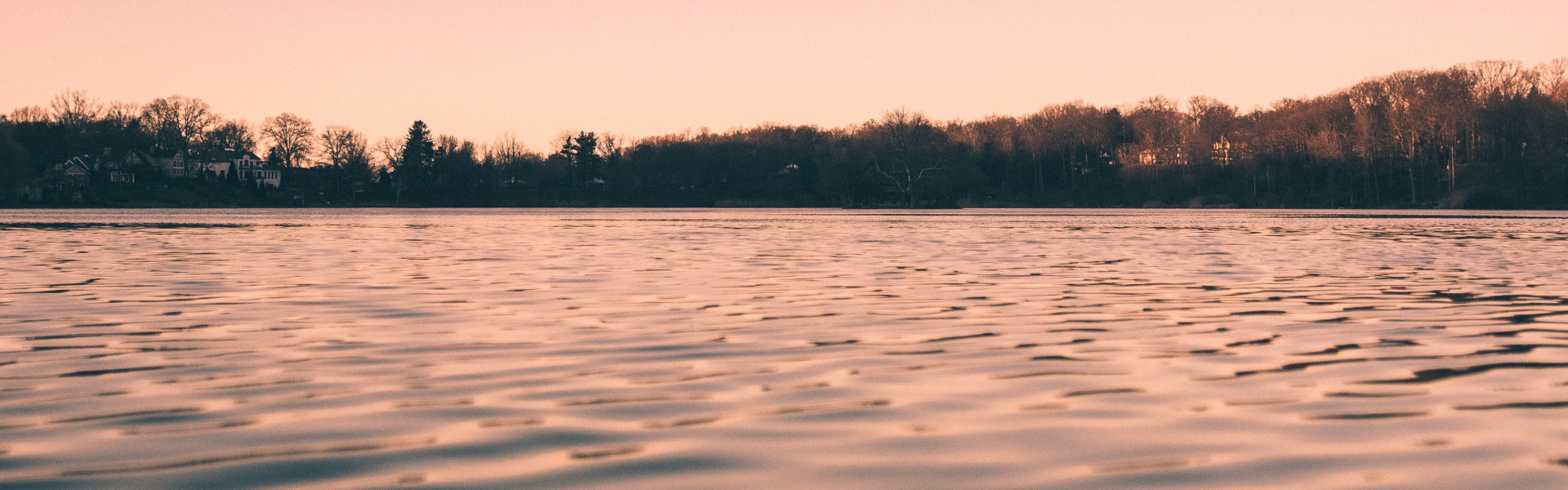 Picture of a lake at dusk
